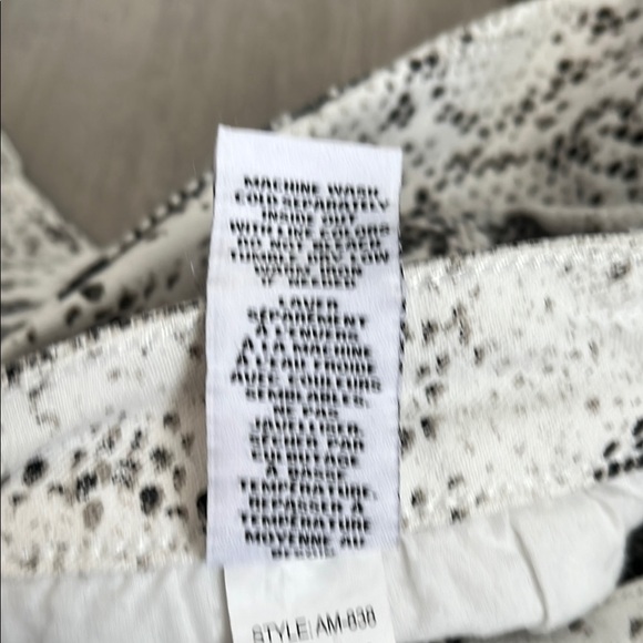 ASHLEY MASON NWOT Snakeskin Print Mid Rise Cropped Flared Denim Jeans, Size 11 - Picture 9 of 9